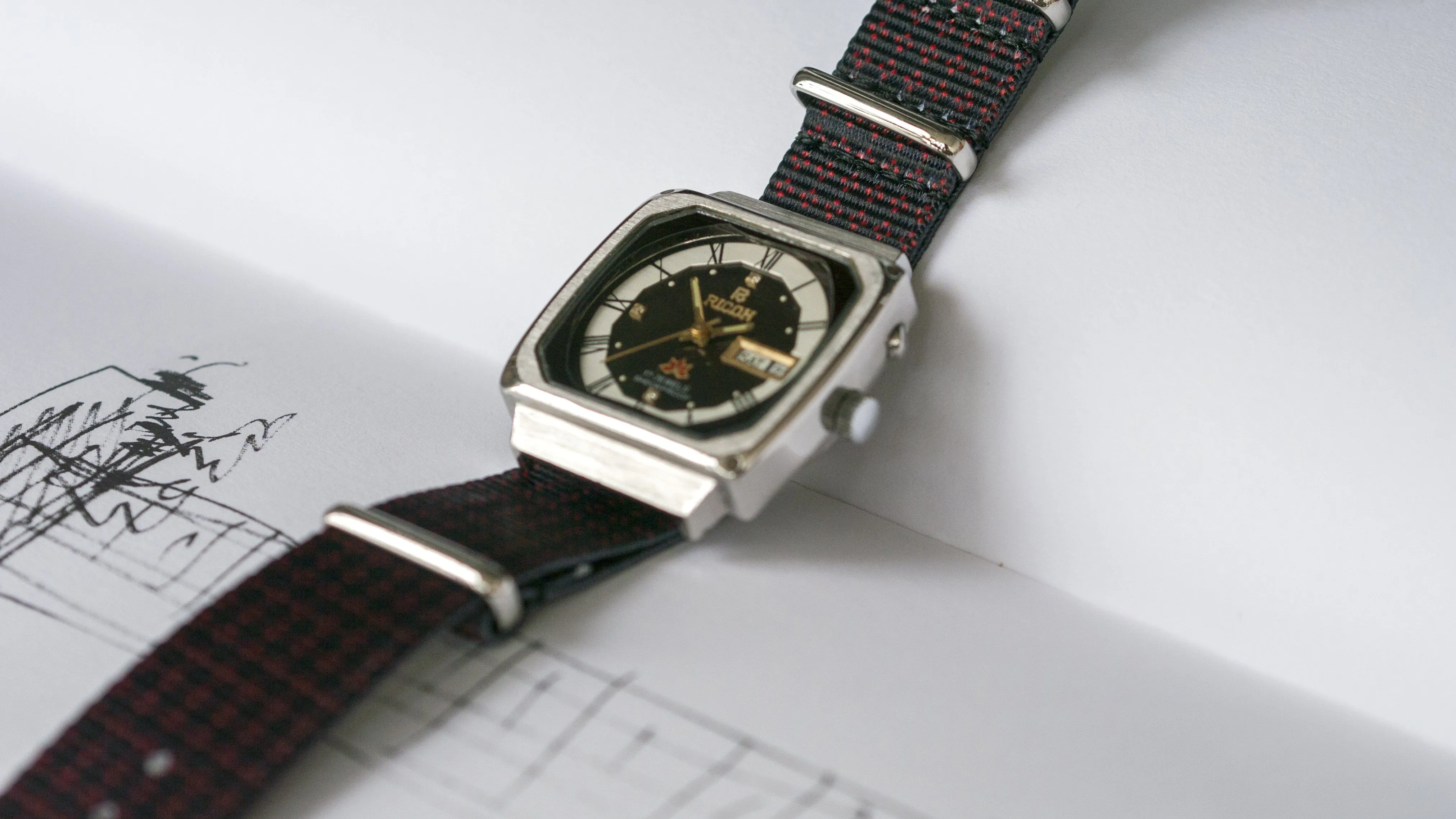 Clover Rouge Graphic Watch Strap