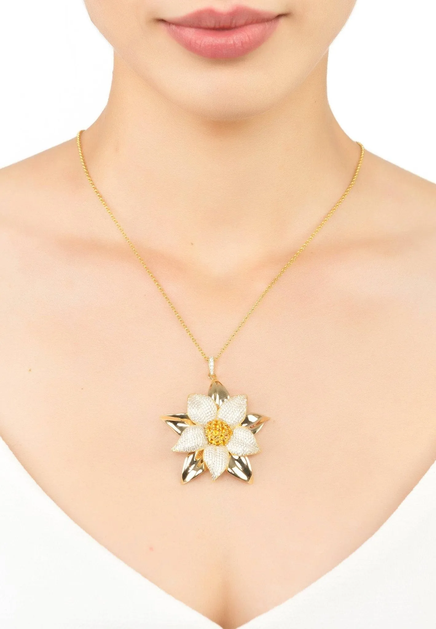 Daisy Flower Necklace Gold