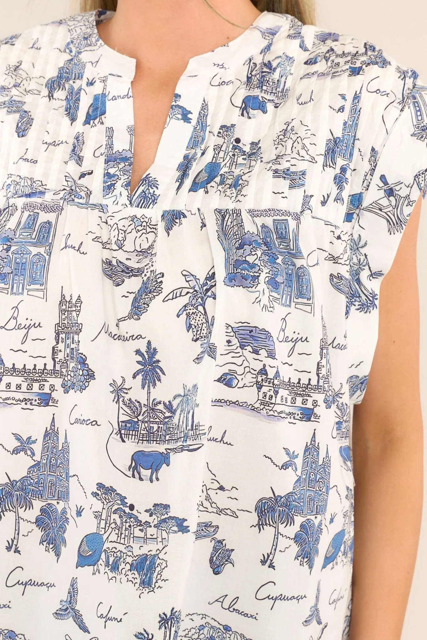 Everyday Smiles Blue & White Tropical Print Top