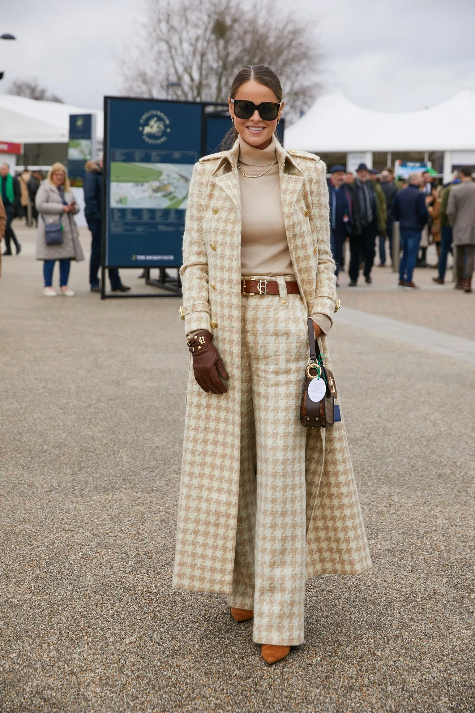 Jade's Camel Houndstooth Look (Camel Houndstooth)