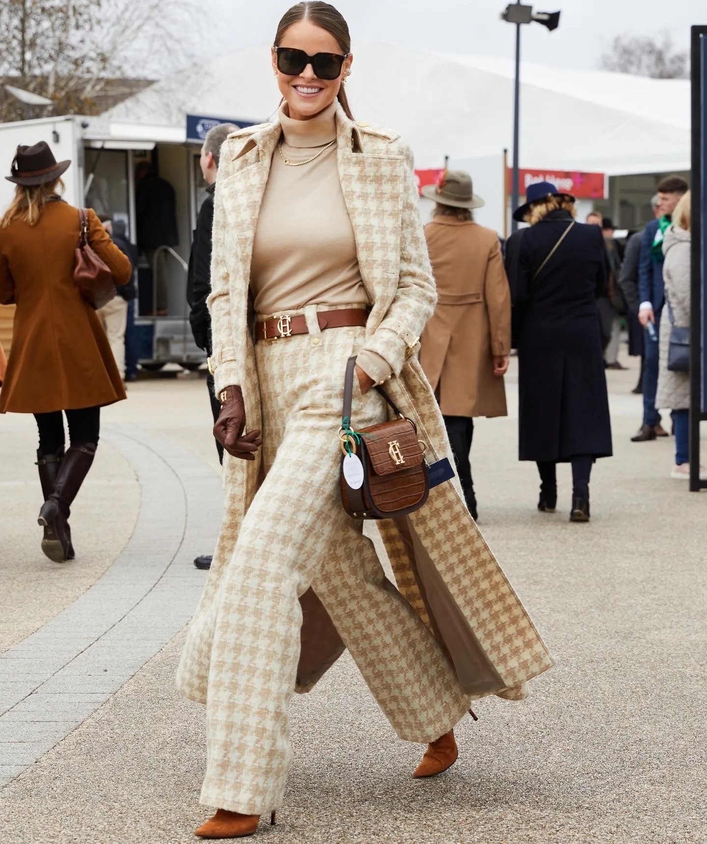 Jade's Camel Houndstooth Look (Camel Houndstooth)