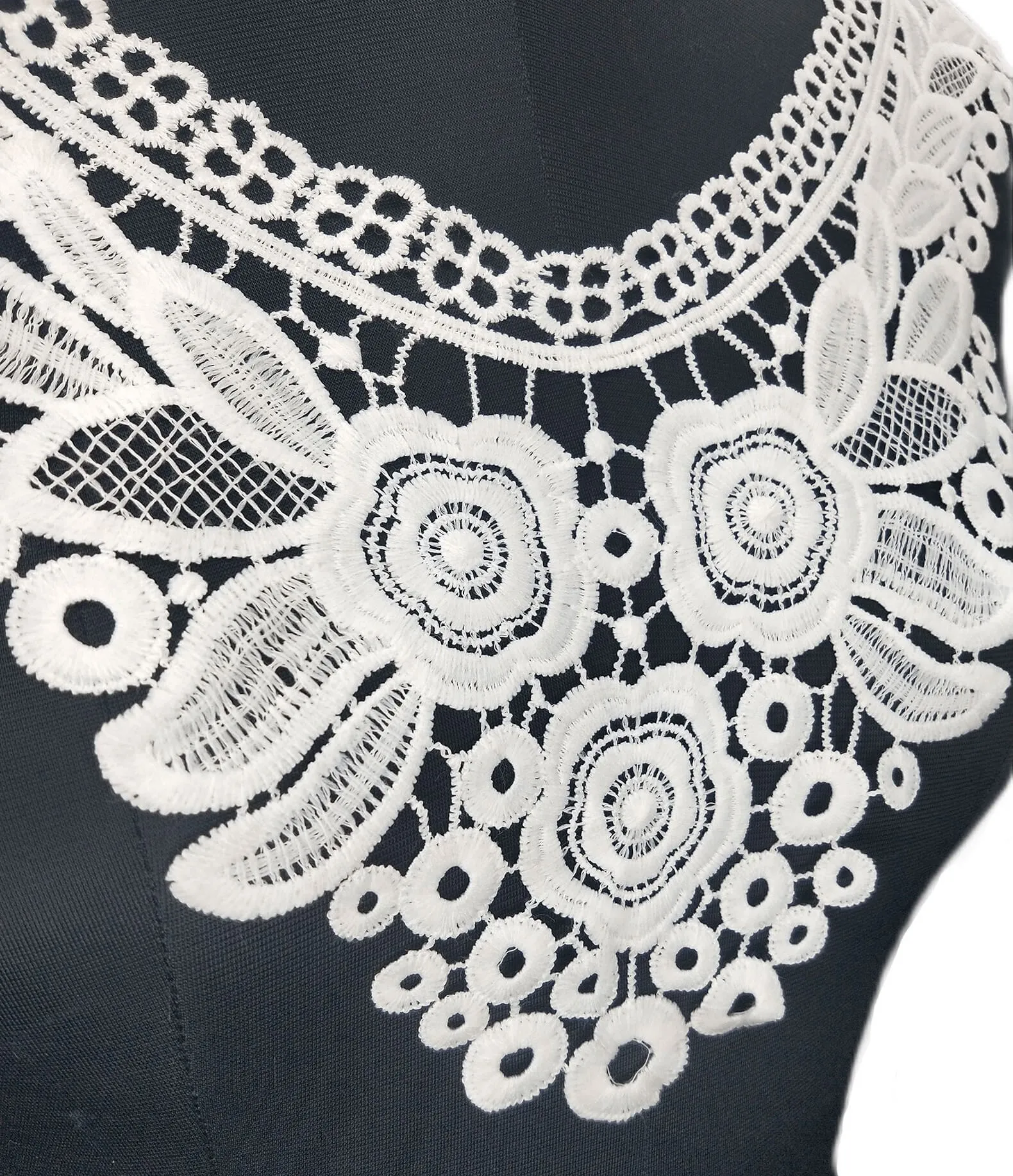 Leafy floral Motif Lace Neckline